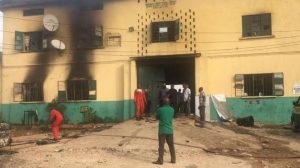 Gunmen ravage Owerri prisons, state police headquarters,