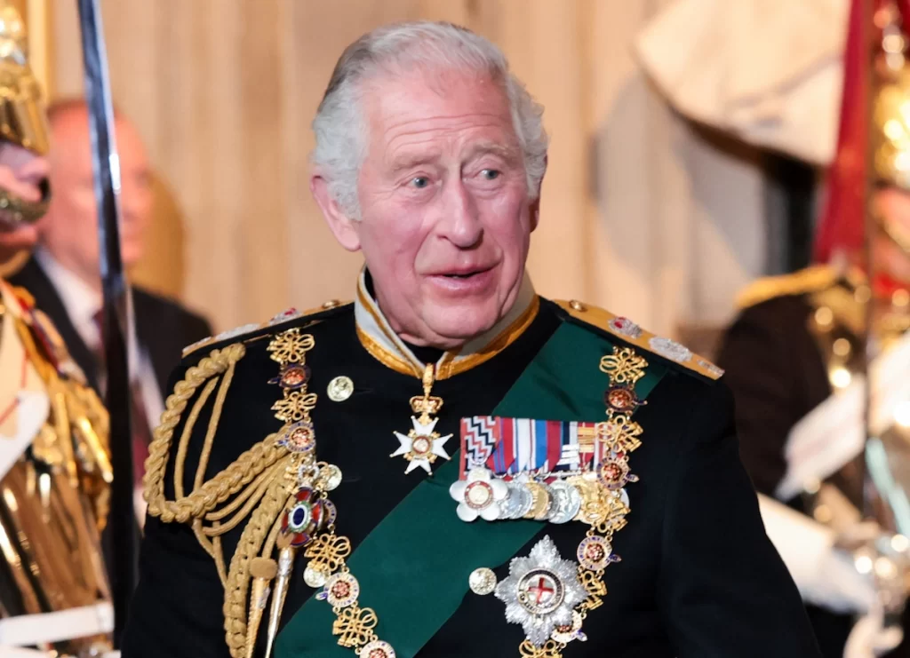 BREAKING: Queen Elizabeth II’s eldest son, 73-year-old Prince Charles ...