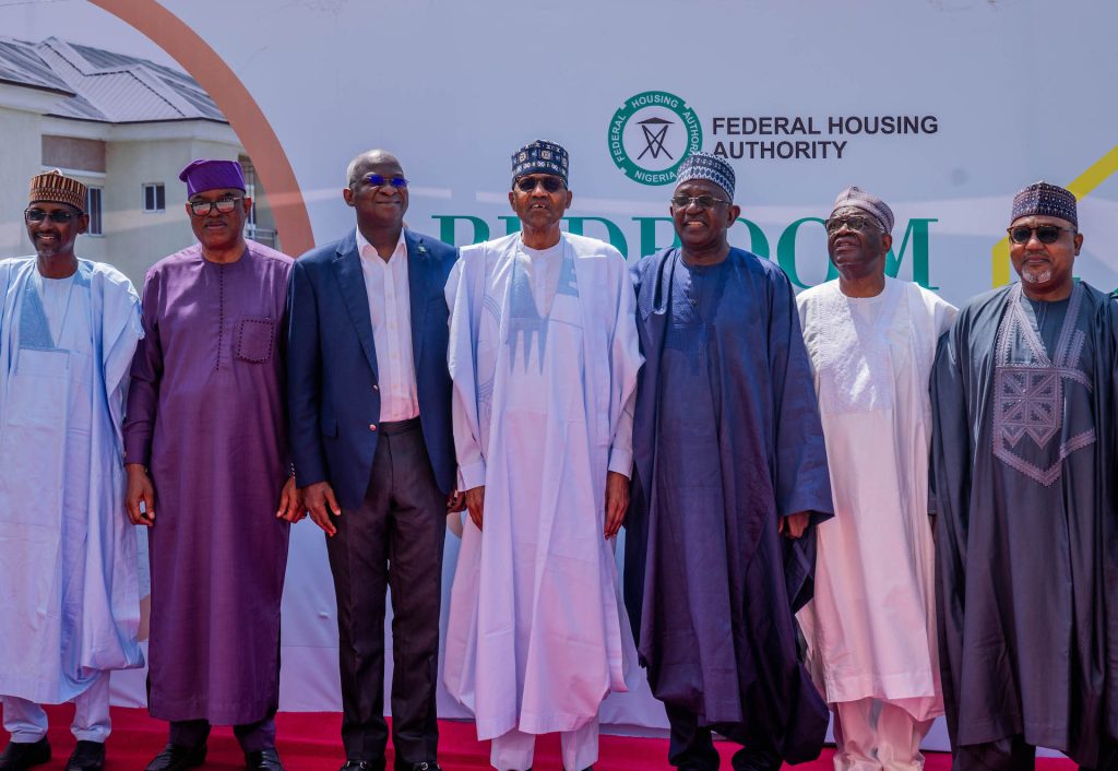 The Day in Pictures Pres. Buhari, Fashola, Ashafa , El Yakub, Others